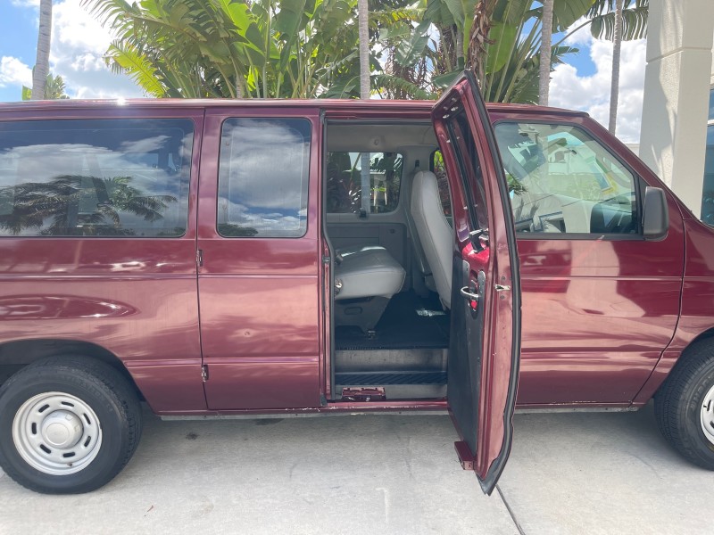 2006 Ford Econoline Wagon XLT 8 PASS LOW MILES 56328 in ,