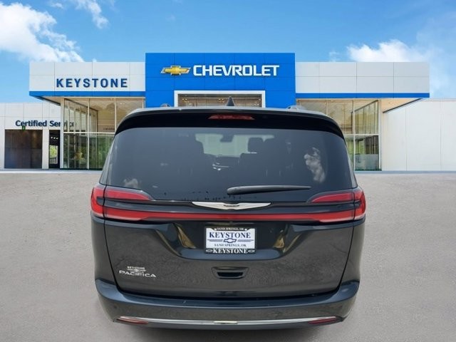 2022 Chrysler Pacifica Touring L 4