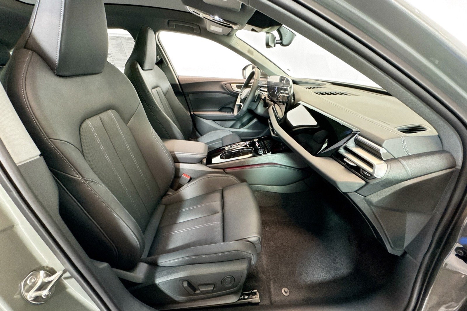 New 2025 Chronos Gray Metallic Audi Premium Plus 2.0 TFSI quattro image 25