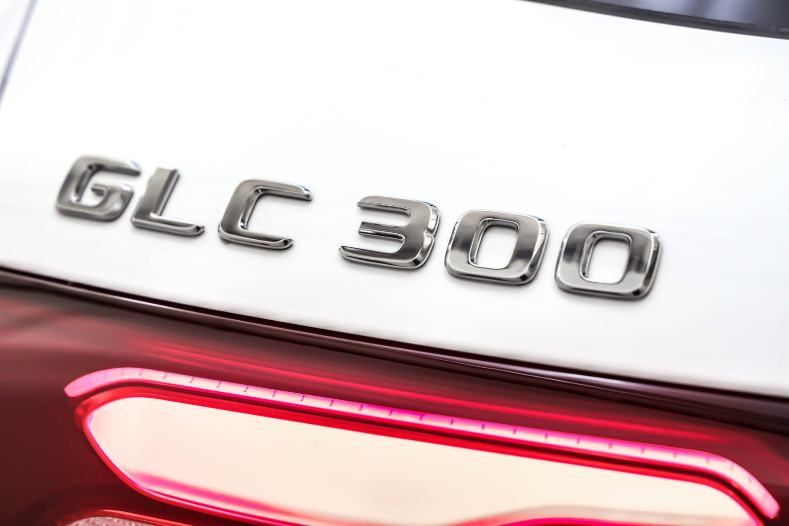 New 2026 Polar White Mercedes-Benz GLC 300 image 9