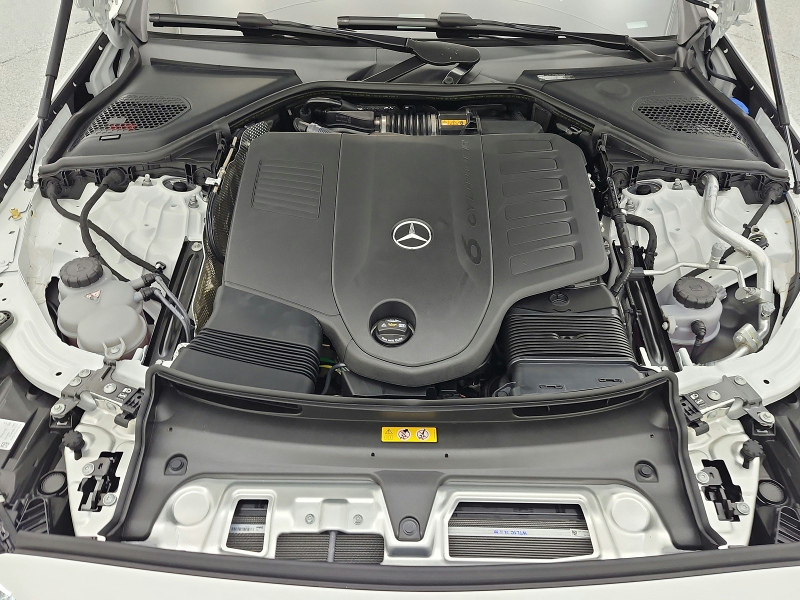 New 2026 Polar White Mercedes-Benz E 450 image 13