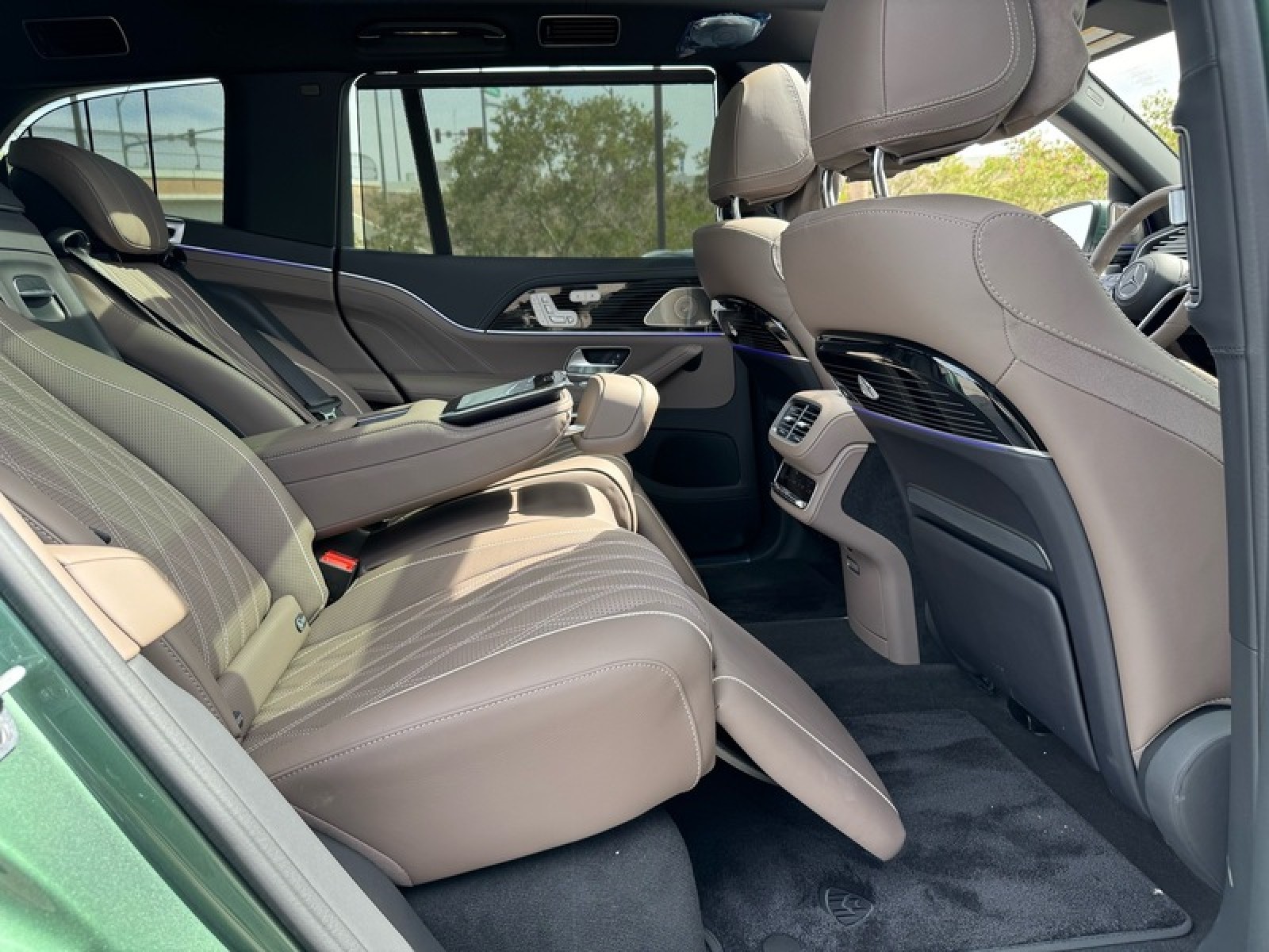 New 2026 MANUFAKTUR Ireland Mid Green Metallic Mercedes-Benz Maybach GLS 600 4MATIC® SUV image 19