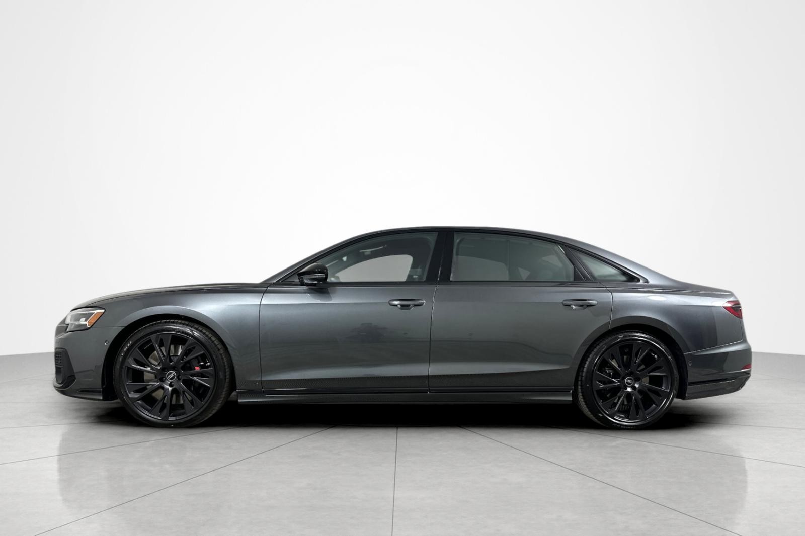 New 2025 Daytona Gray Pearl Effect Audi 4.0 TFSI image 3
