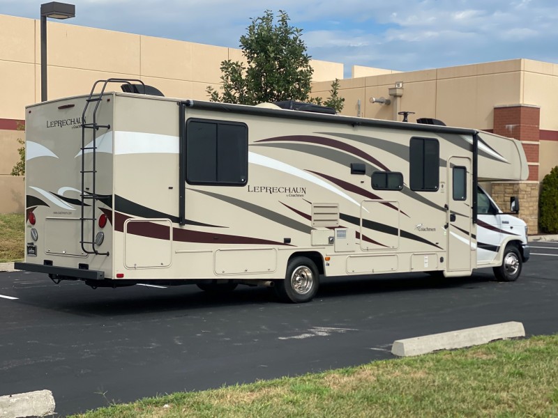 2018 Ford Coachman Leprechaun 319MB in CHESTERFIELD, Missouri