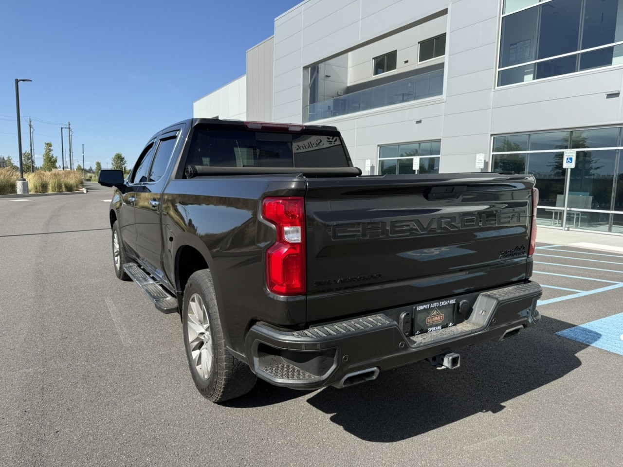 View vehicle photo 3