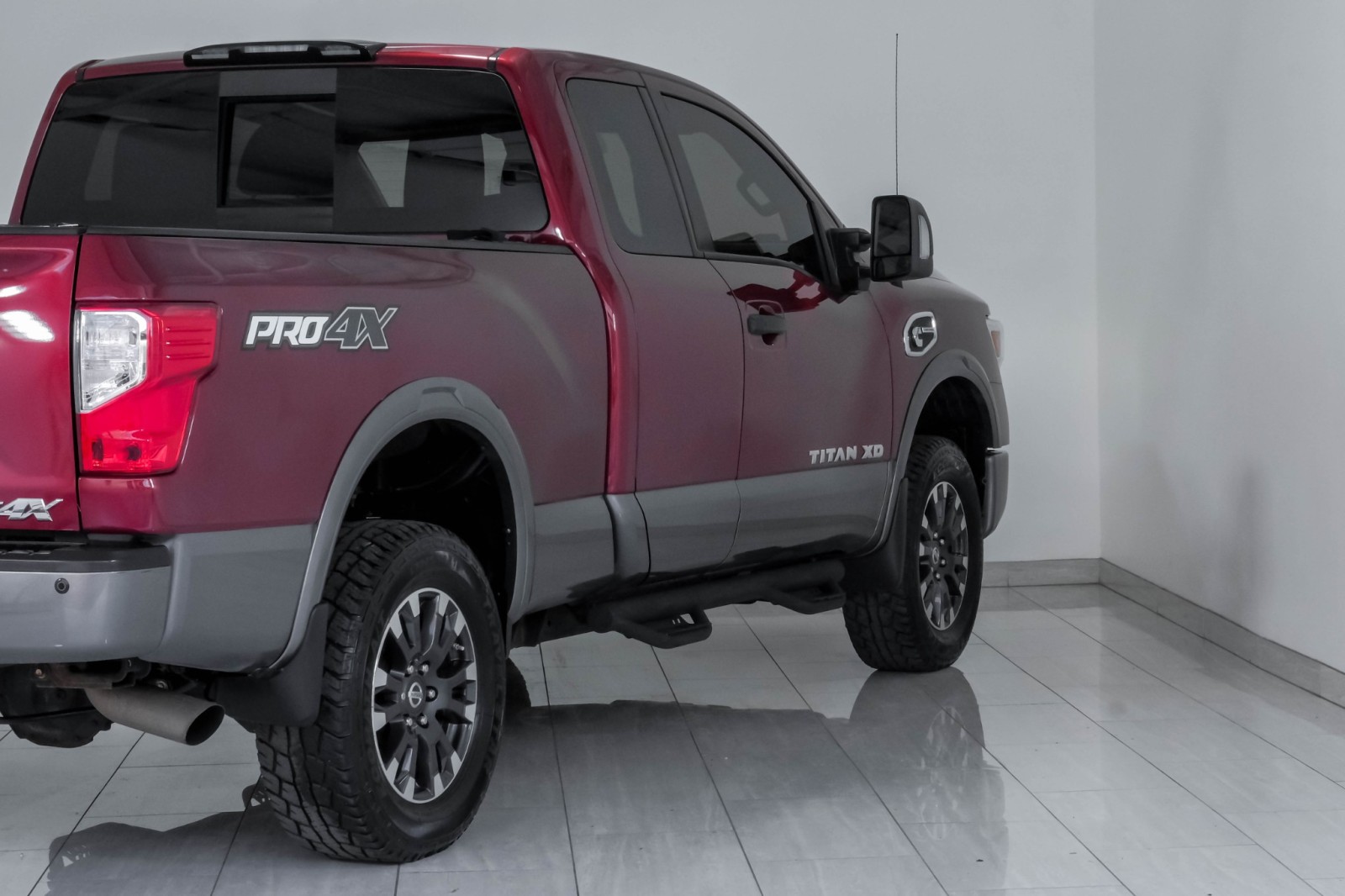 2017 Nissan Titan XD PRO-4X EXTENDED CAB 4WD AUTOMATIC BLIND SPOT ASSIS 12