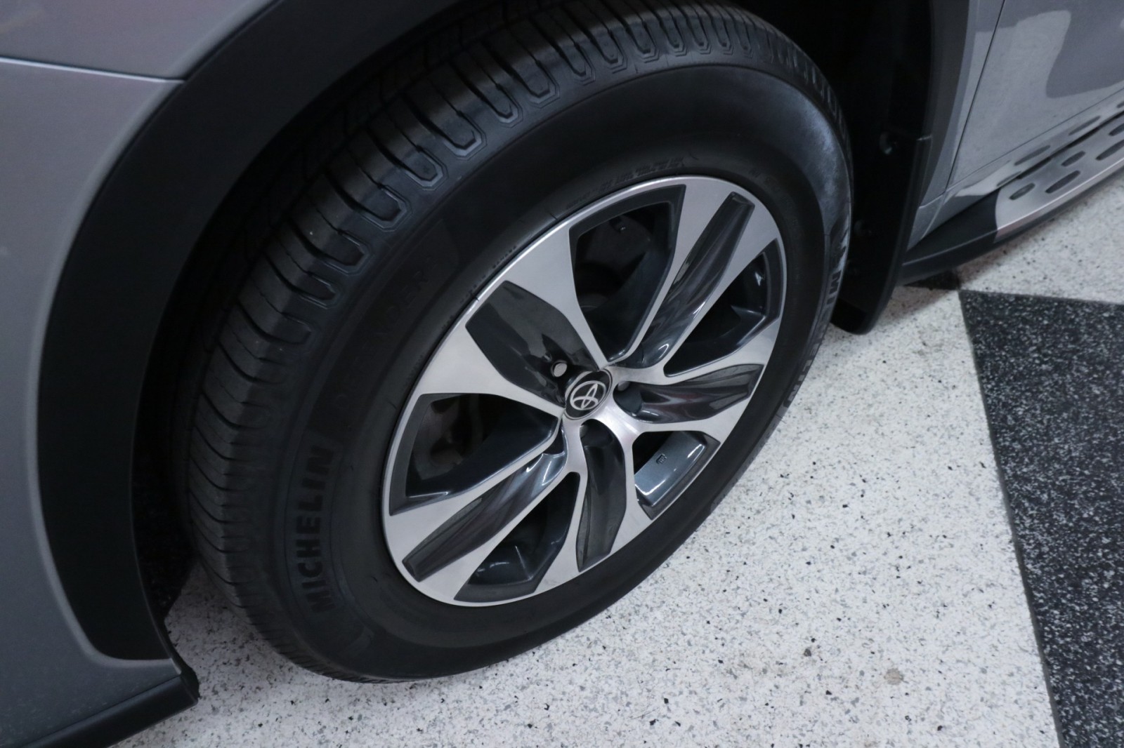 Used Car 2022 Toyota Highlander  Xle For Sale Under $35,000 In Austin, Texas