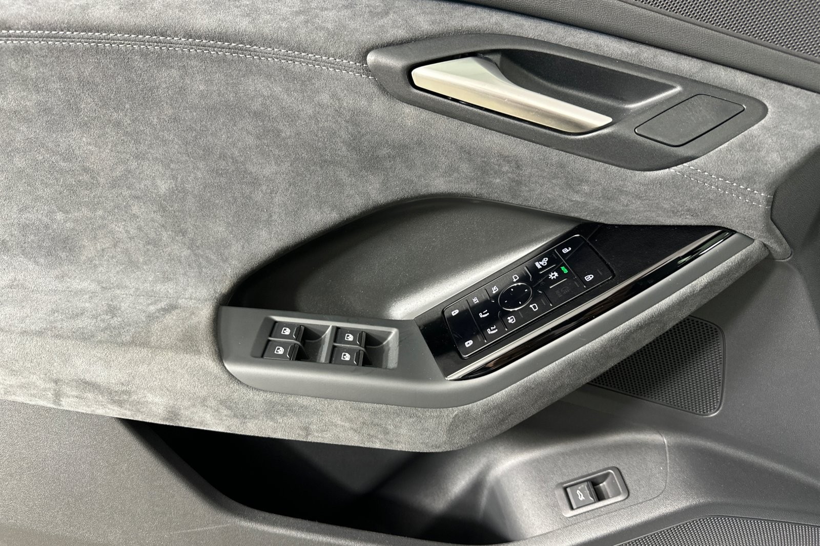 New 2025 Glacier White Metallic Audi Premium Plus quattro image 10