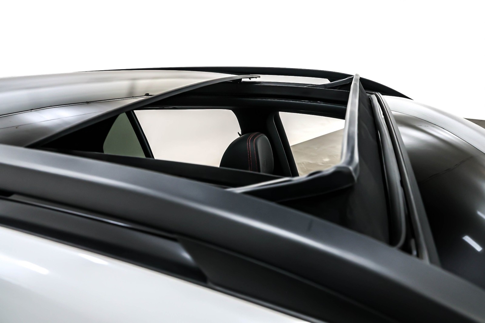 Used 2025 MANUFAKTUR Moonlight White Metal Mercedes-Benz AMG® GLE 53 image 22