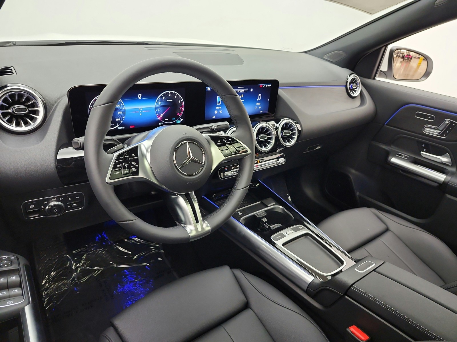 New 2026 Polar White Mercedes-Benz GLA 250 SUV image 9