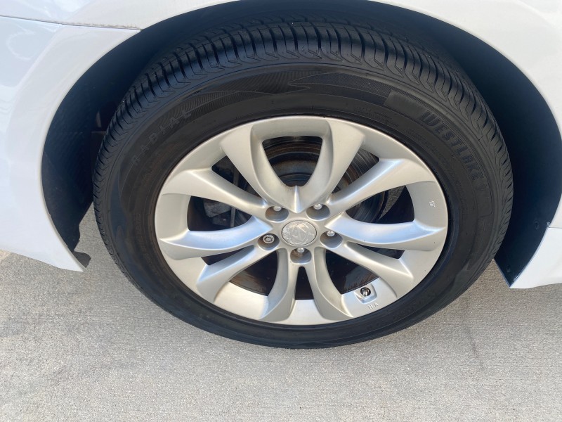 2013 Hyundai Genesis 3.8L LOW MILES 33,576 in , 