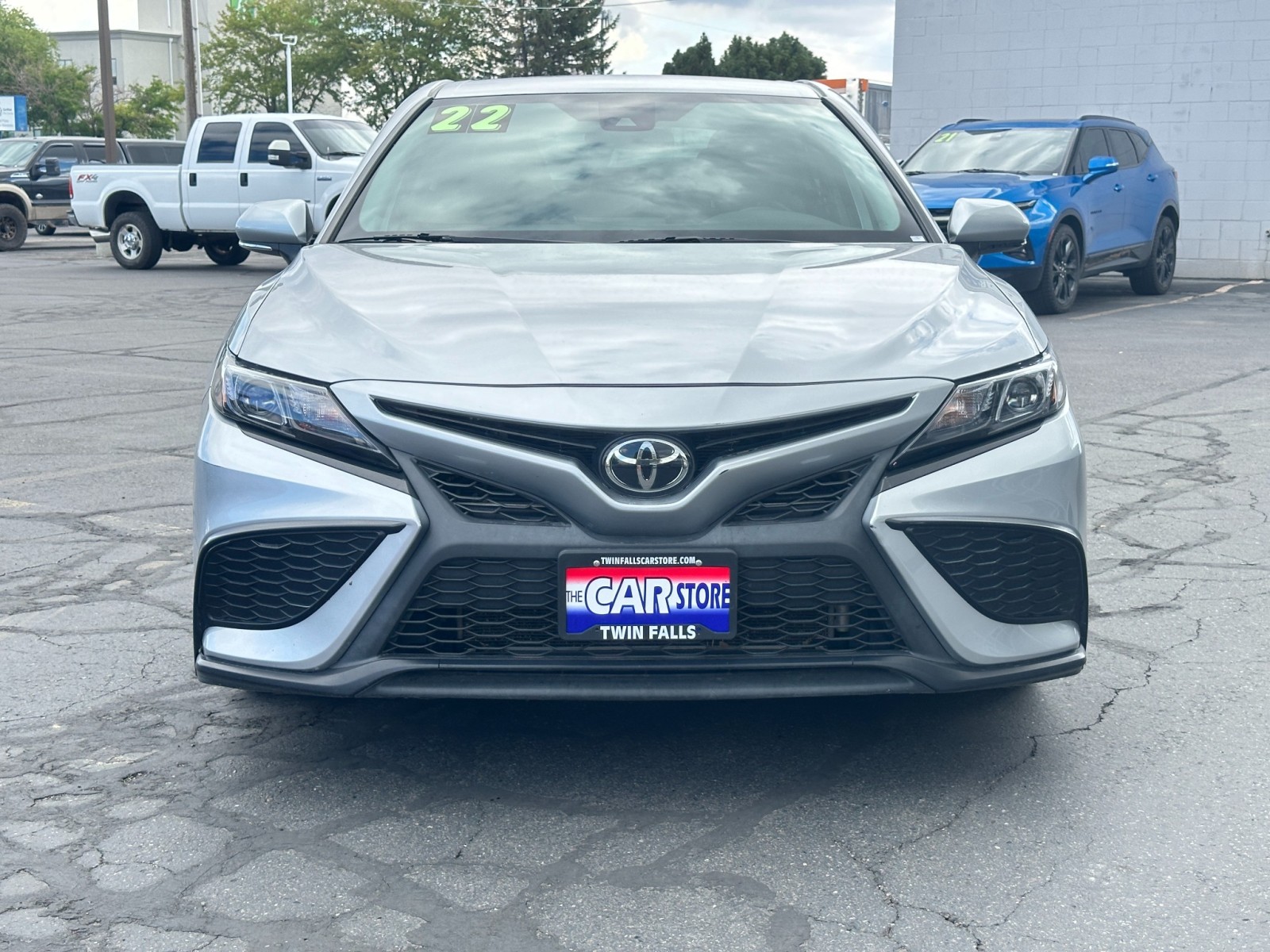 2022 Toyota Camry SE 2