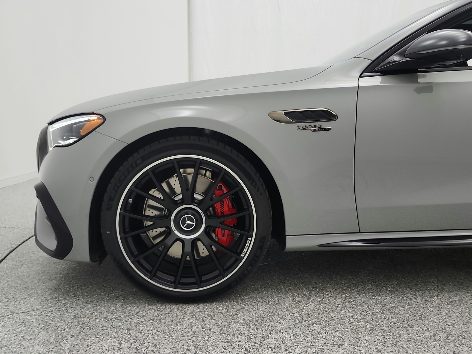 New 2026 MANUFAKTUR Alpine Grey Mercedes-Benz AMG® E 53 E image 14