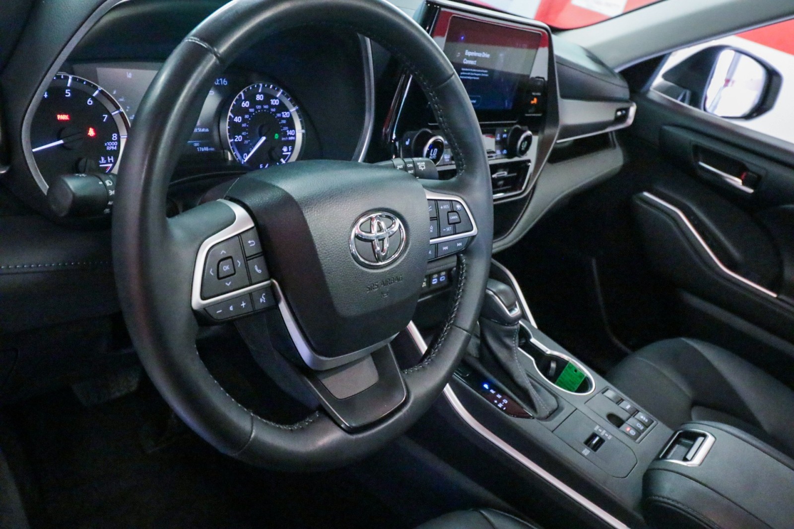 Used Car 2023 Toyota Highlander  Xle For Sale Under $40,000 In Austin, Texas