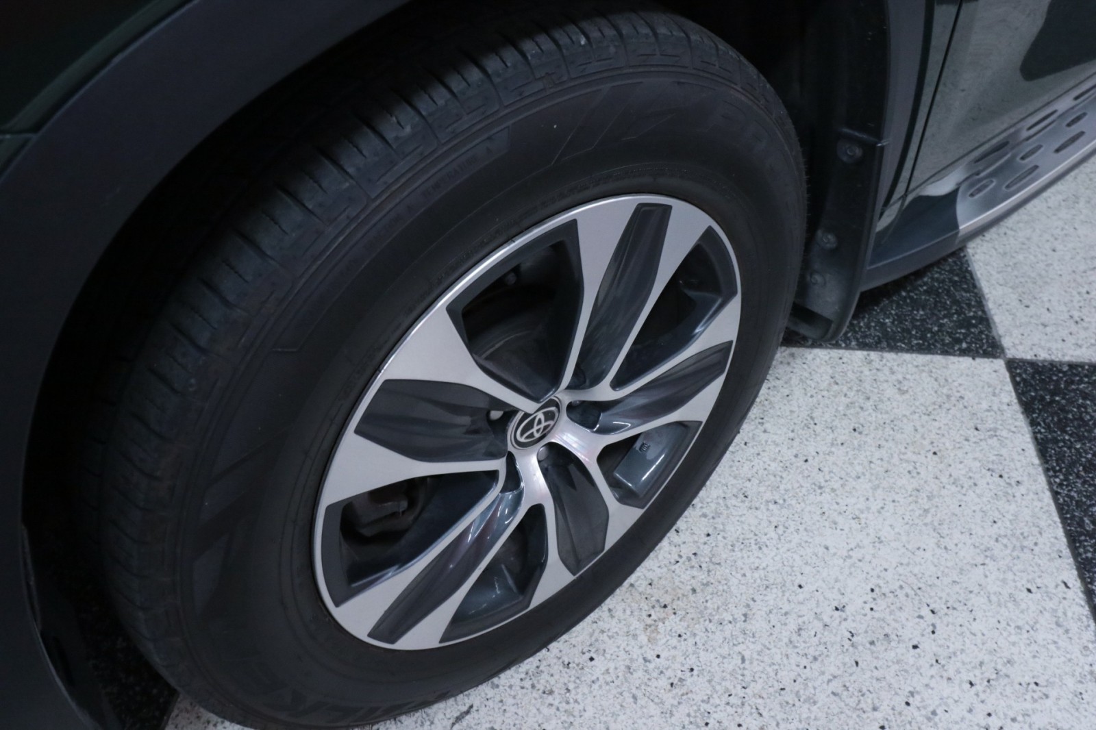 Used Car 2024 Toyota Highlander  Xle For Sale Under $40,000 In Austin, Texas
