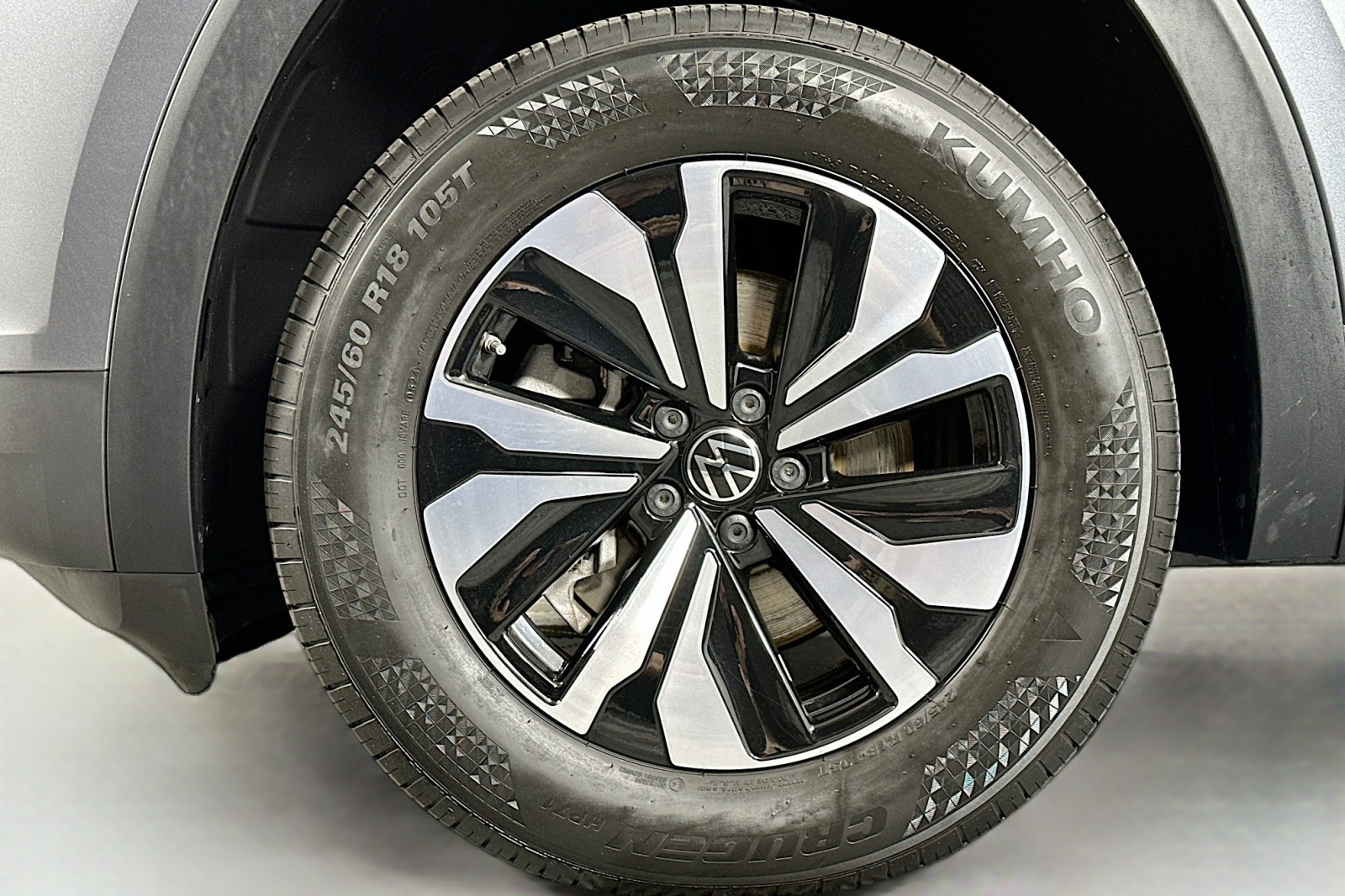 Used 2024 Platinum Gray Metallic Volkswagen 2.0T SE image 12