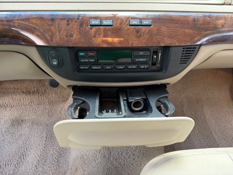 2007 Mercury Grand Marquis LS LOW MILES 52,599 1 OWNER in ,