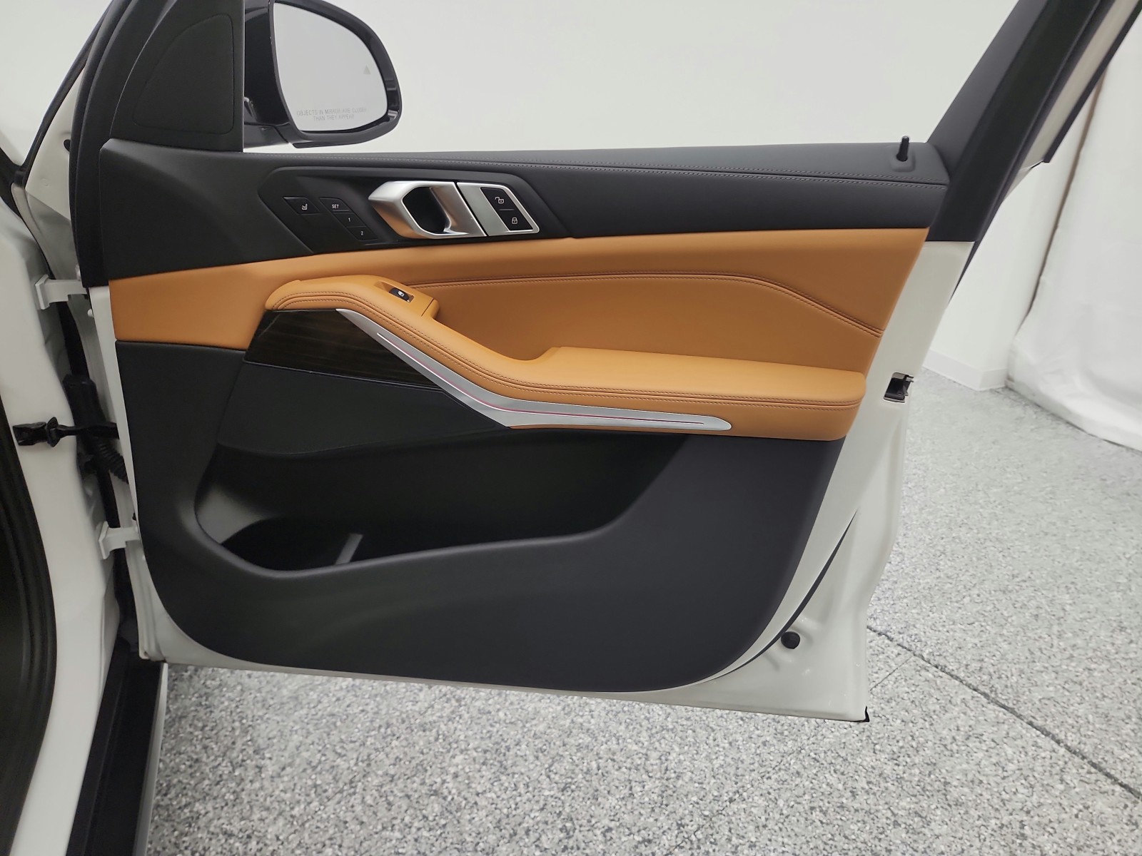 Used 2023 Mineral White Metallic BMW xDrive45e Plug-In Hybrid image 23