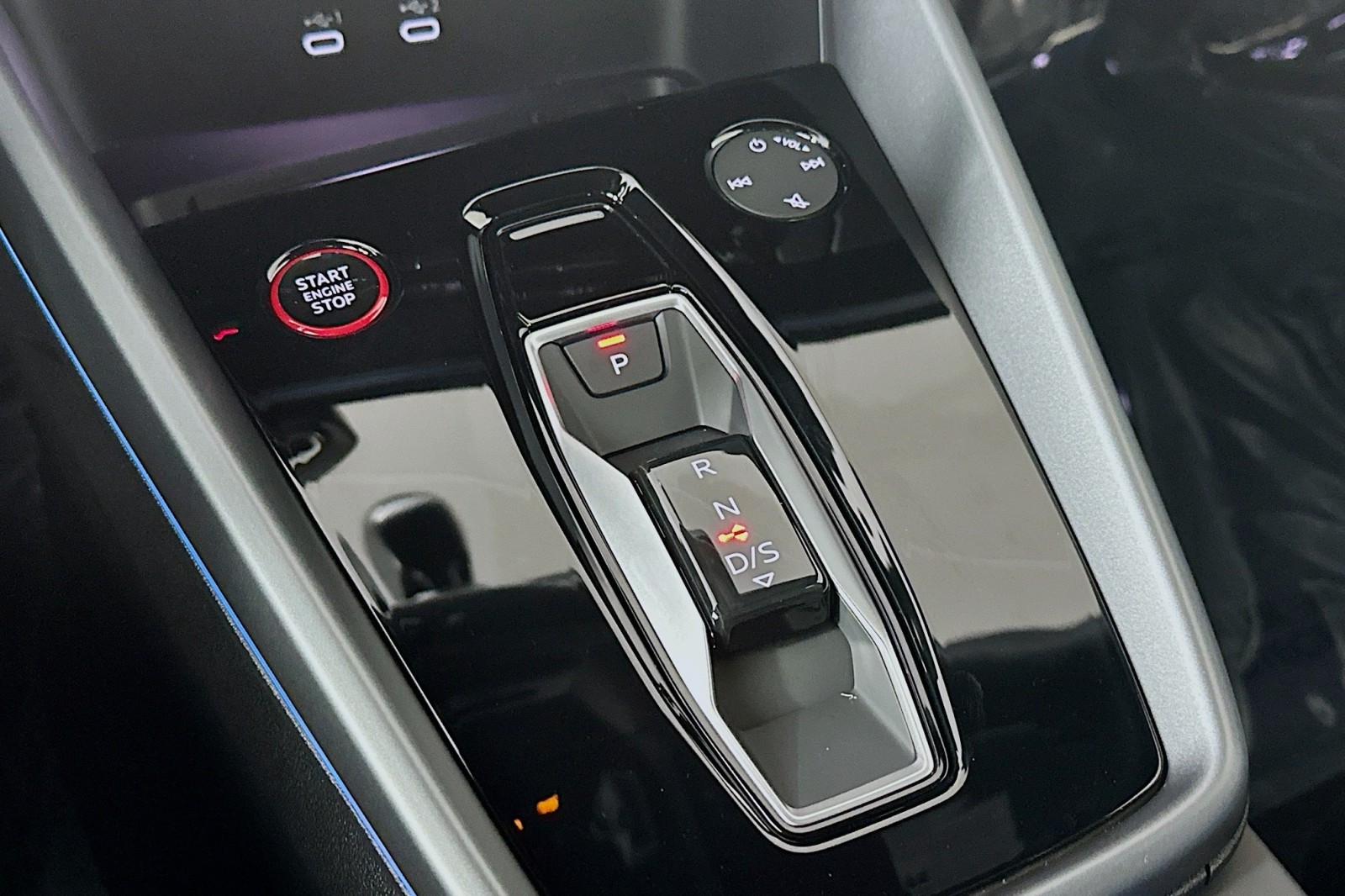 New 2026 Daytona Gray Pearl Effect Audi  image 7