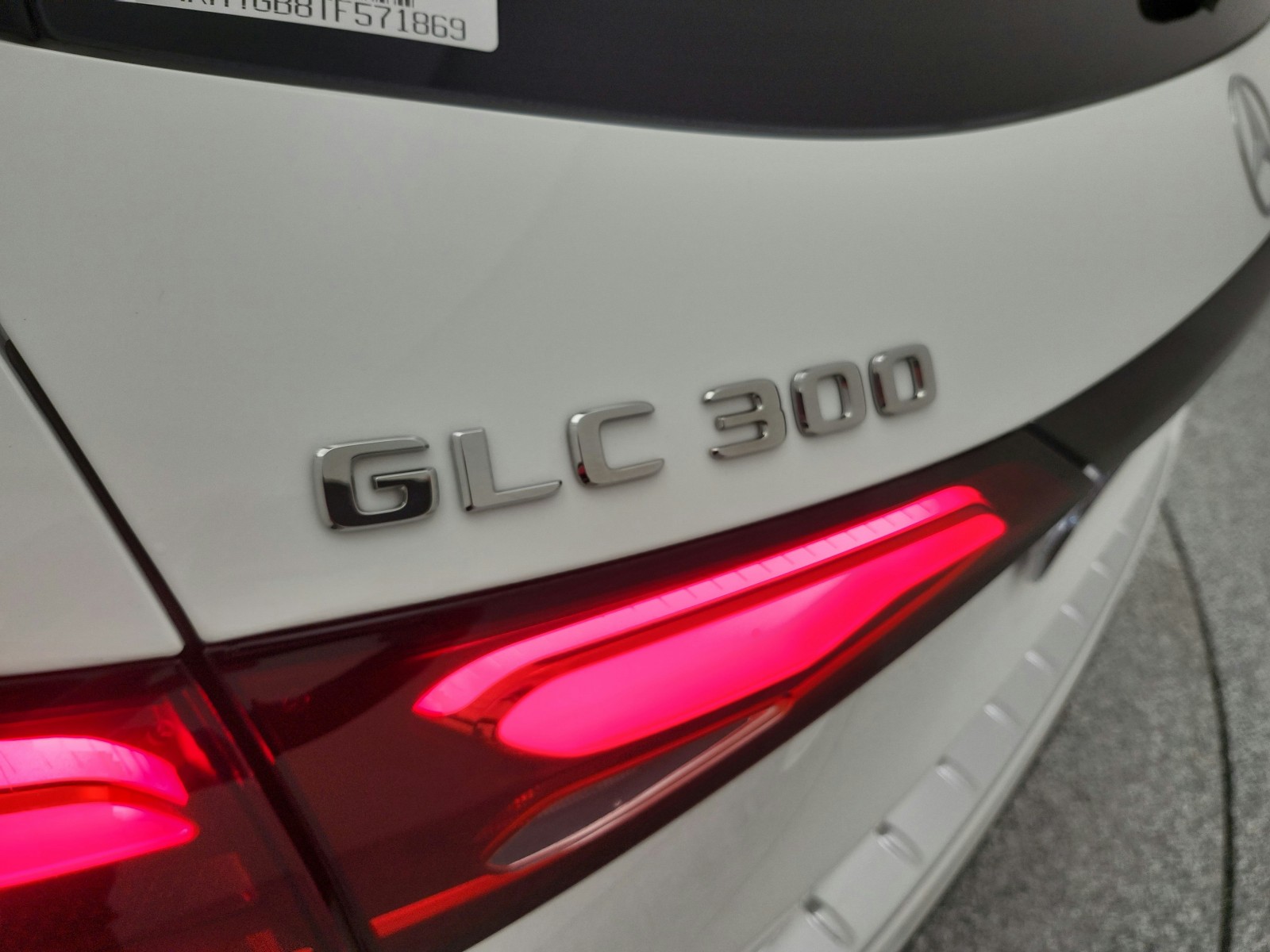 New 2026 Polar White Mercedes-Benz GLC 300 SUV image 17