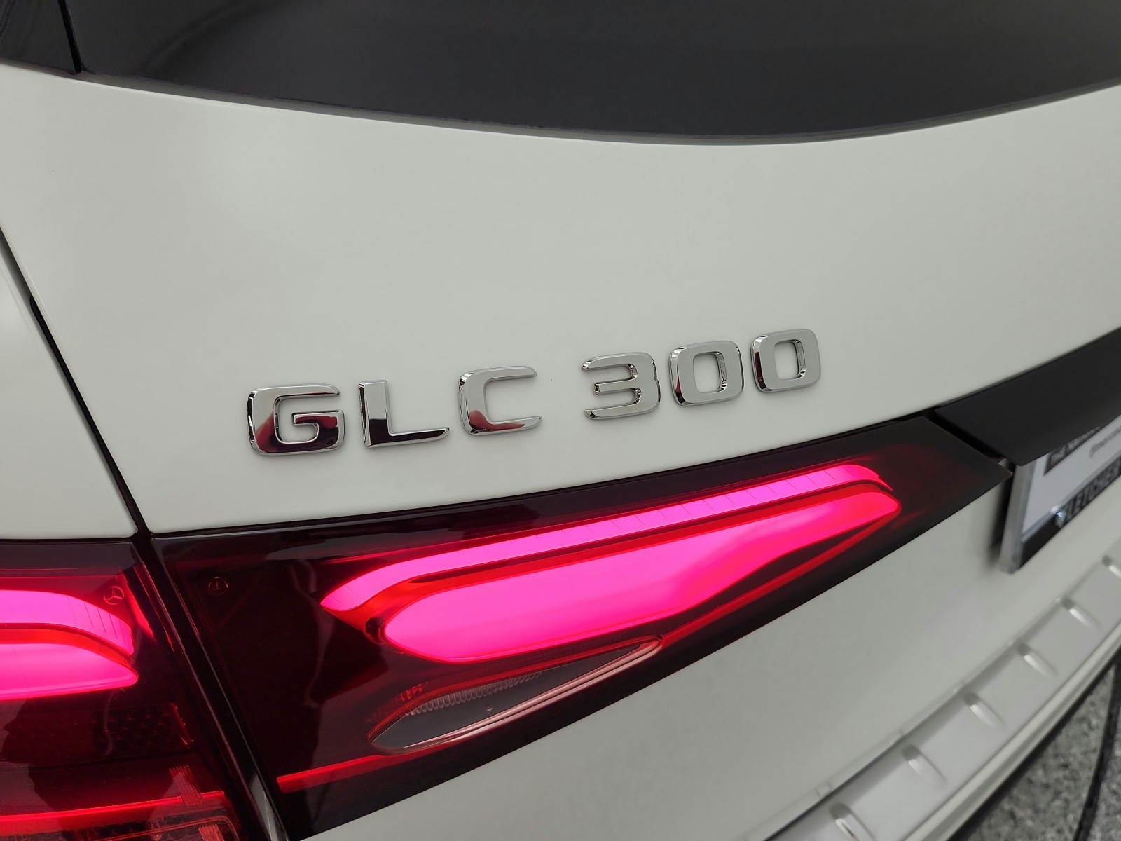 New 2026 Polar White Mercedes-Benz GLC 300 image 17