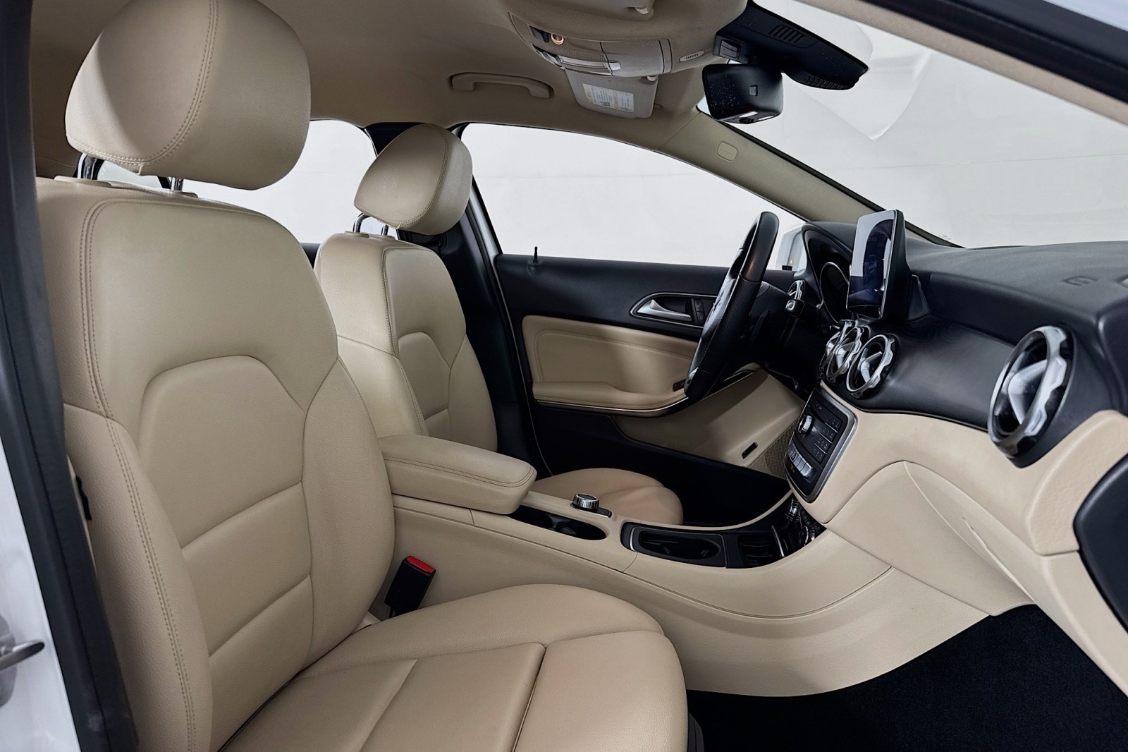 Used 2019 Polar White Mercedes-Benz GLA 250 image 6