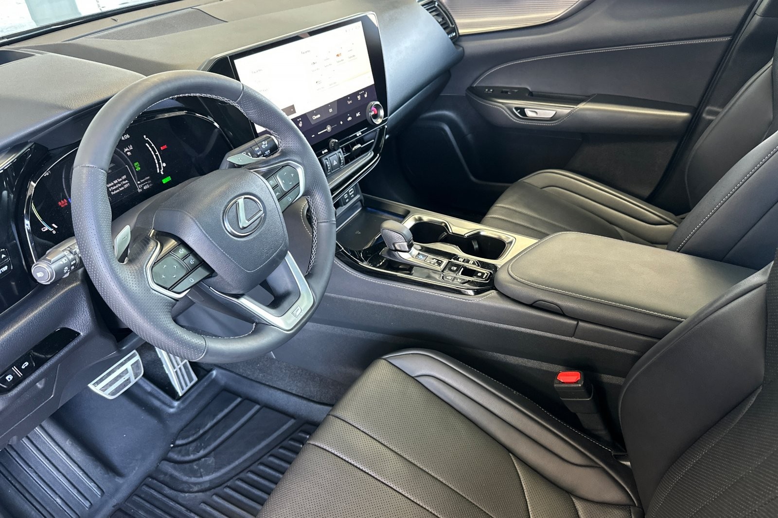 Used 2025 Obsidian Lexus NX 450h+ F SPORT Handling image 9