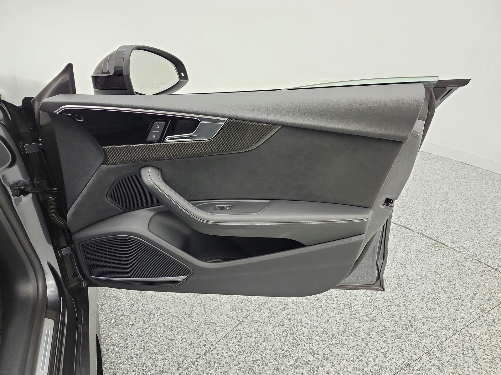 Used 2023 Daytona Gray Pearl Effect Audi 2.9 TFSI quattro image 23