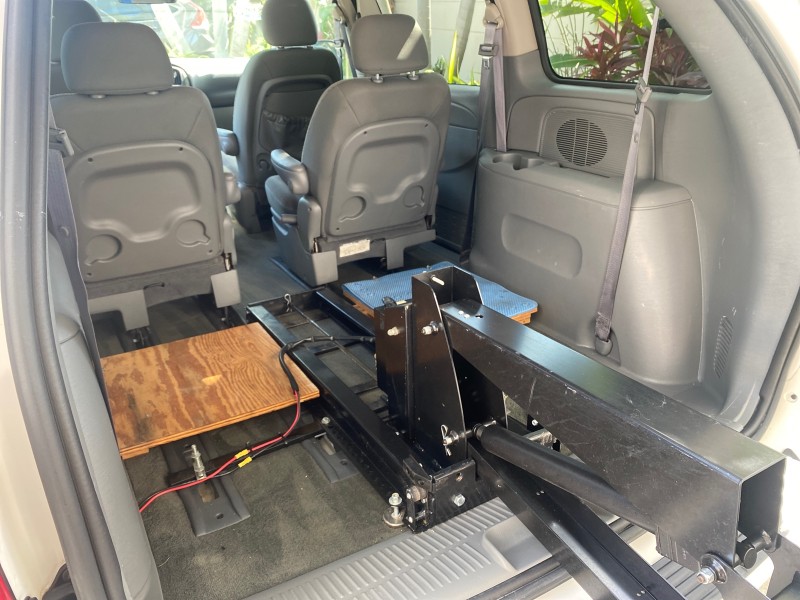 2006 Dodge Caravan SXT LOW MILES 28,367 1 OWNER HANDICAP LIFT in , 