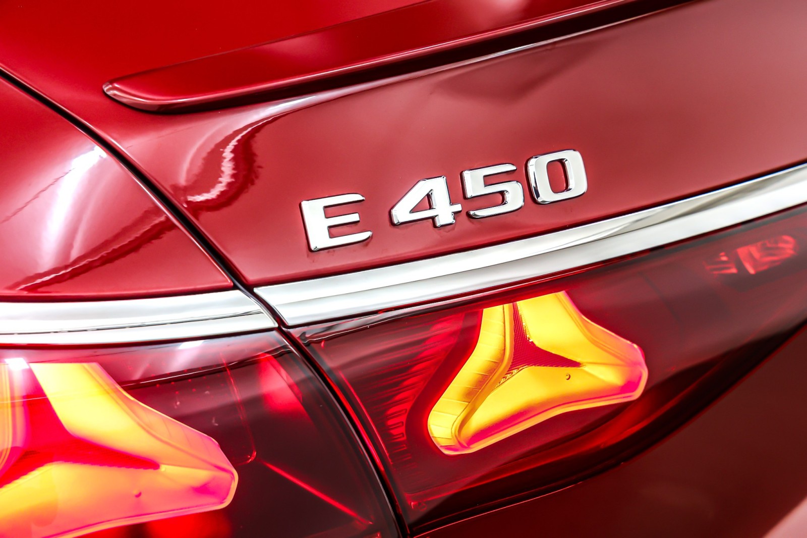 New 2026 MANUFAKTUR Patagonia Red Mercedes-Benz E 450 image 9