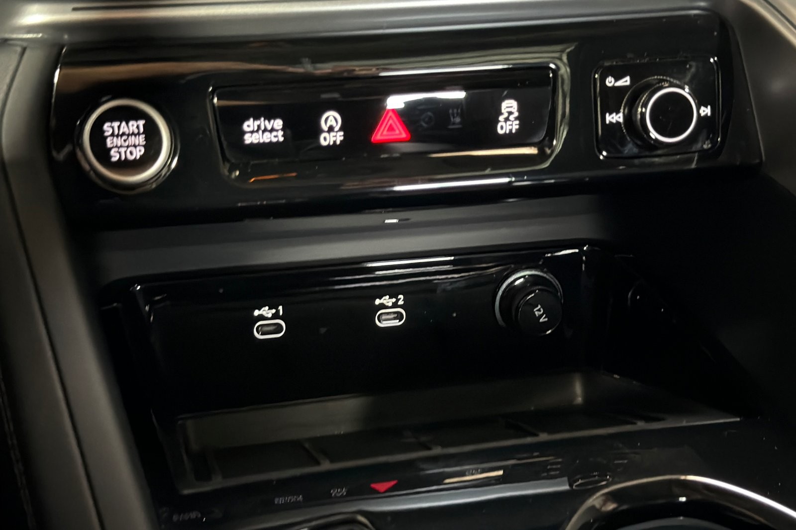 Used 2025 Mythos Black Metallic Audi Premium 2.0 TFSI quattro image 20