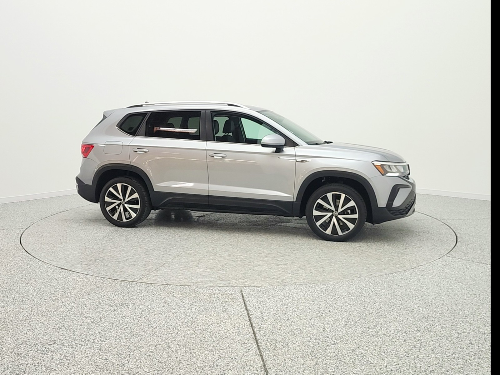 Used 2024 Pyrite Silver Metallic Volkswagen SE FWD image 4