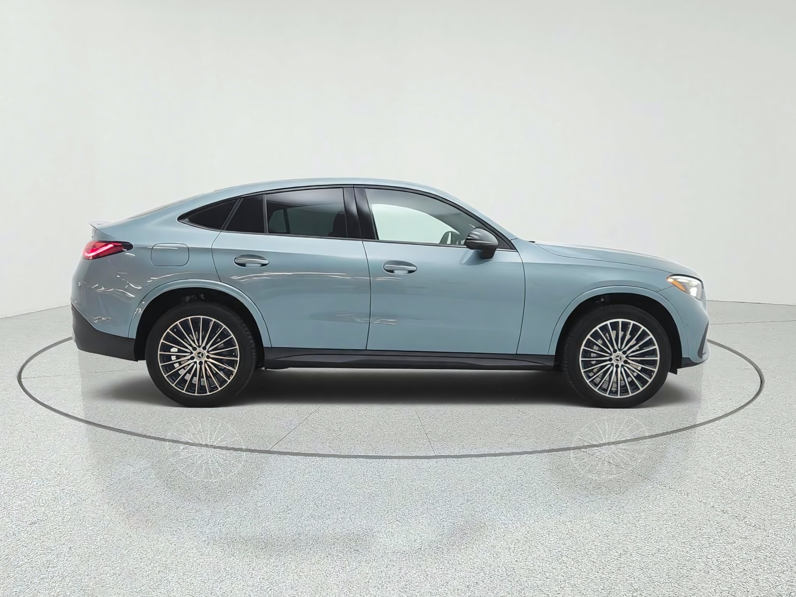 New 2027 Verde Silver Metallic Mercedes-Benz GLC 300 4MATIC® Coupe image 4