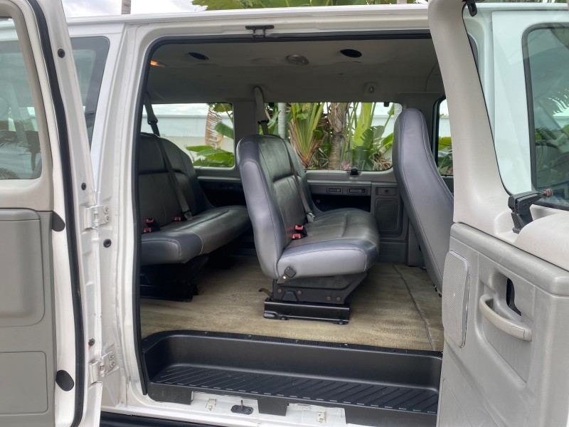 2008 Ford Econoline Wagon XLT 15 PASSENGERS E350 CLEAN in , 