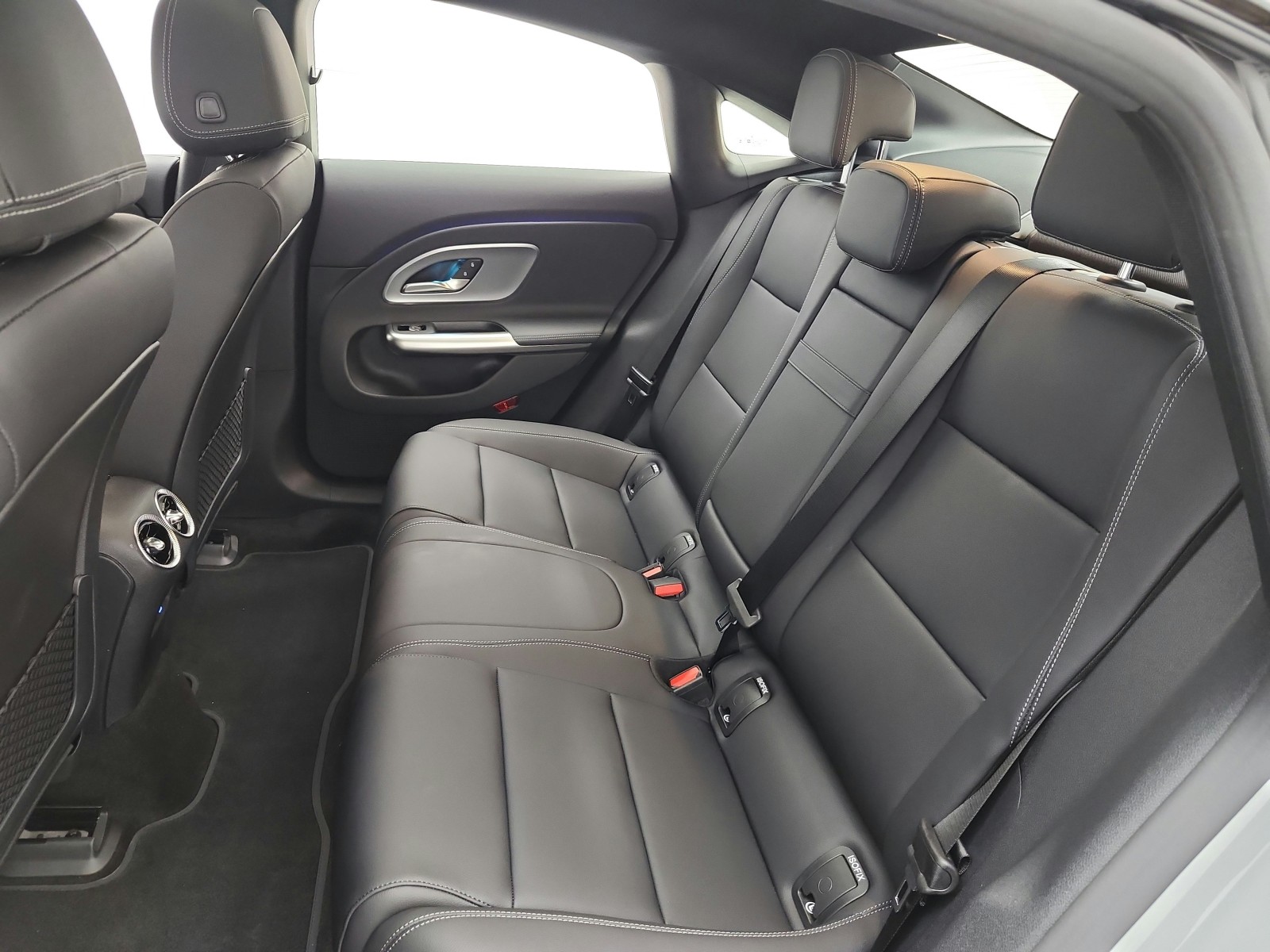 New 2027 MANUFAKTUR Alpine Grey Mercedes-Benz CLA 250+ Electric image 11