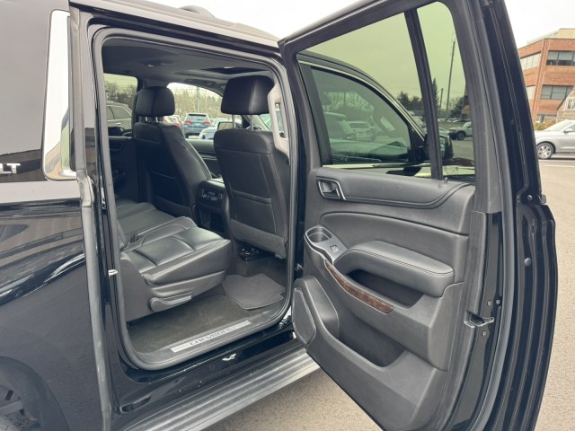 2017 Chevrolet Suburban LT Midnight with Center Bench 18