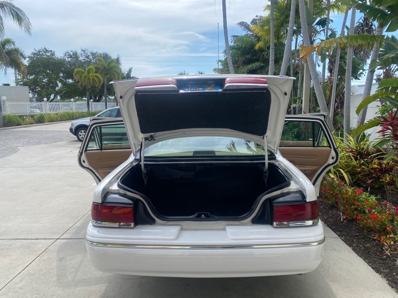 1995 Ford Crown Victoria LOW MILES 43,331 in , 