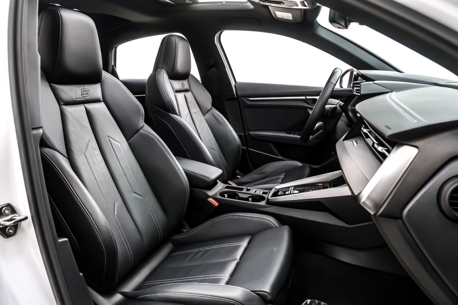 Used 2023 Glacier White Metallic Audi Premium Plus 2.0 TFSI quattro image 8