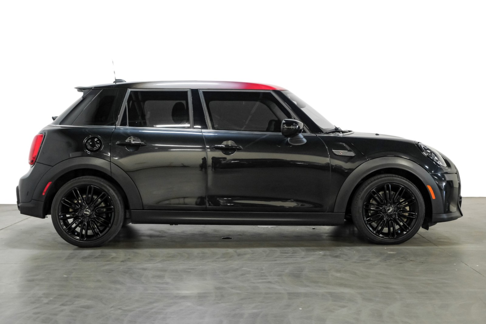 2024 MINI Hardtop 4 Door Cooper S SignatureTrim PanoRoof HtdSeats DynamicDigitalCluster 4