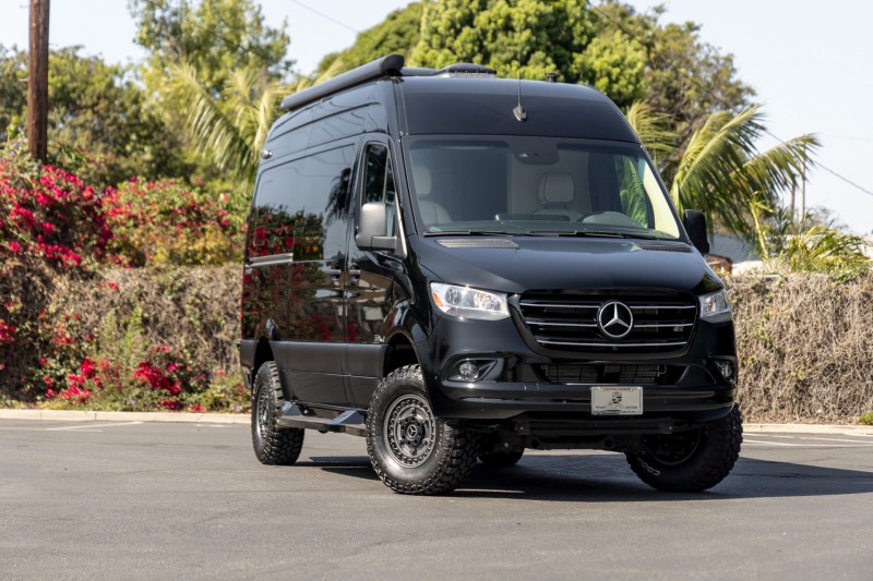 2019 Mercedes-Benz Sprinter 2500 Crew LUXURY RV Midwest Automotive Designs Daycruiser 144 4x4 in , 