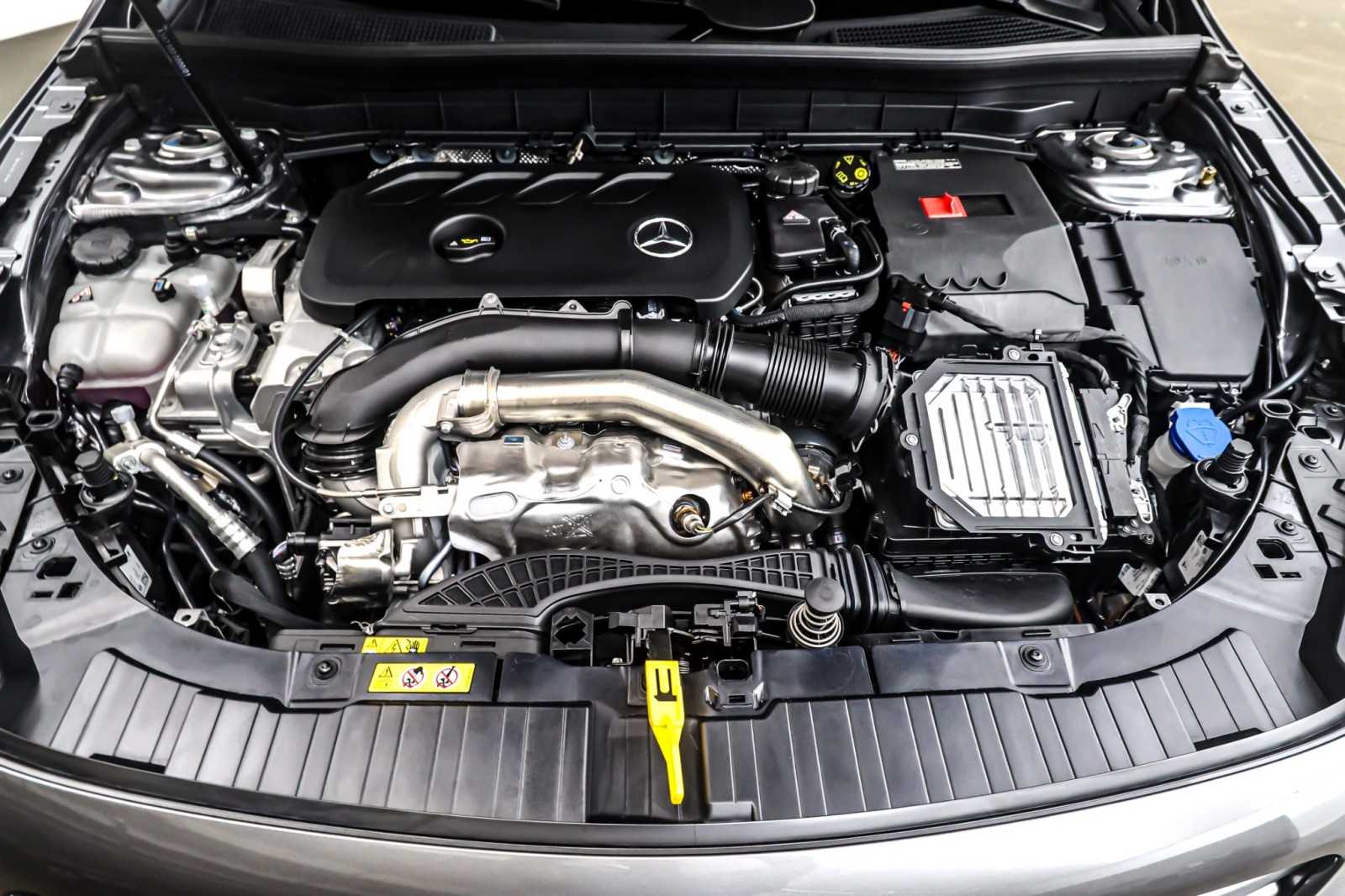 New 2026 Mountain Grey Metallic Mercedes-Benz GLB 250 SUV image 11