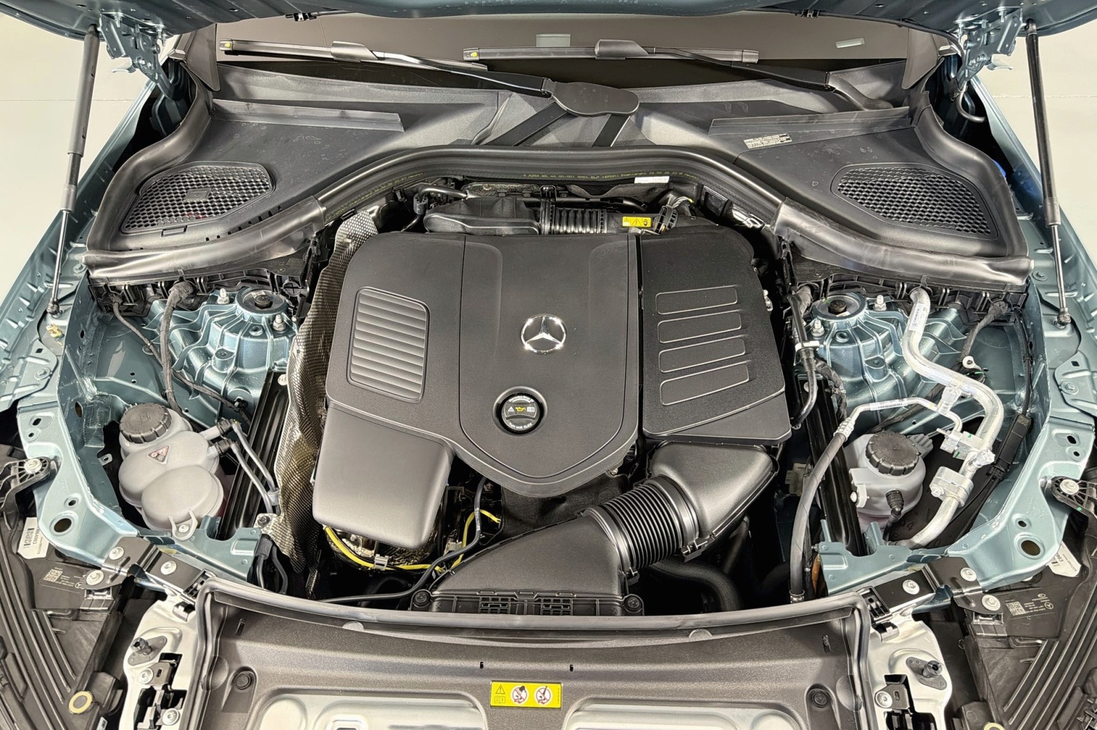 New 2027 Verde Silver Metallic Mercedes-Benz GLC 300 SUV image 10