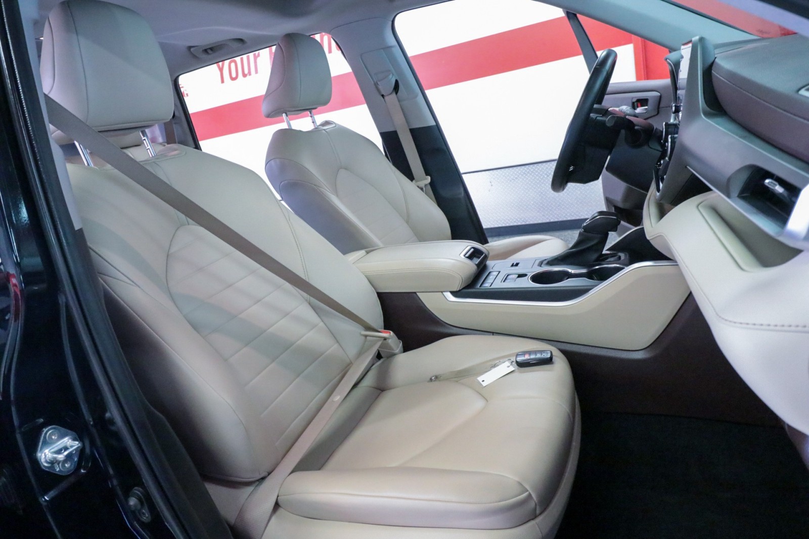 Used Car 2021 Toyota Highlander  Xle For Sale Under $35,000 In Austin, Texas