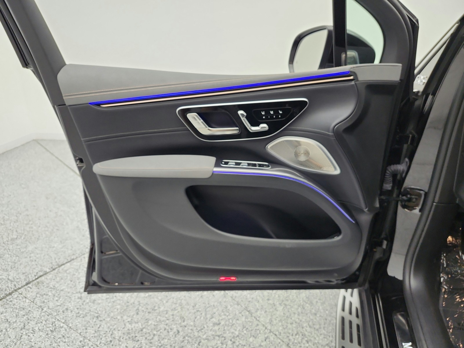 Certified Used 2023 Obsidian Black Metallic Mercedes-Benz EQS 450+ image 12