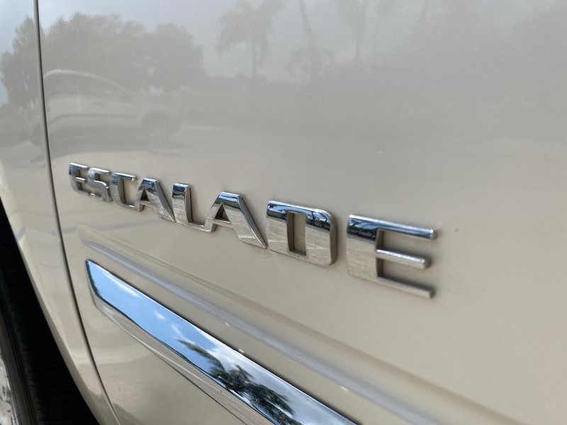 2010 Cadillac Escalade SUNROOF NAV Premium LOW MILES 66,933 in ,