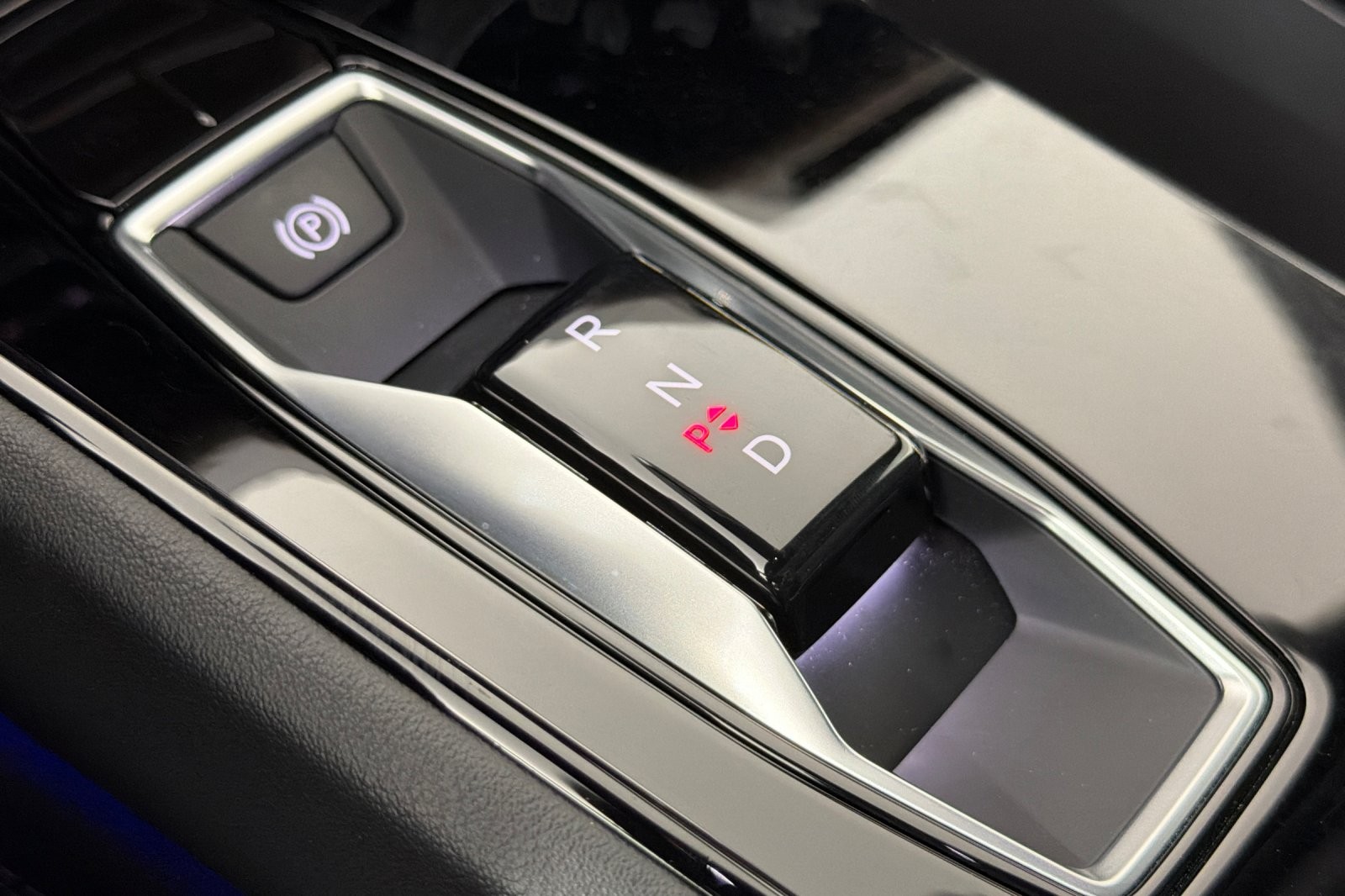 Used 2024 Daytona Gray Pearl Effect Audi Premium Plus quattro image 20