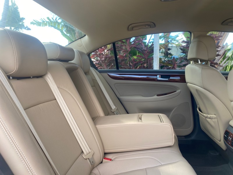 2013 Hyundai Genesis 3.8L LOW MILES 33,576 in , 