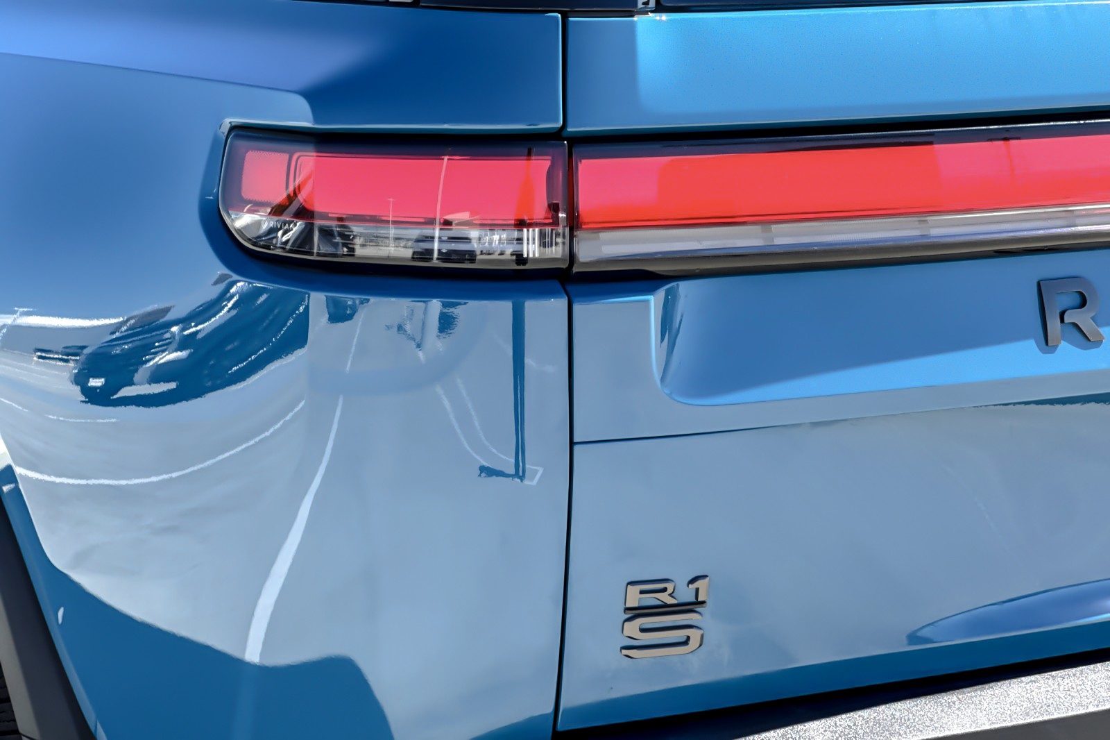 Used 2025 BLUE Rivian Adventure image 27
