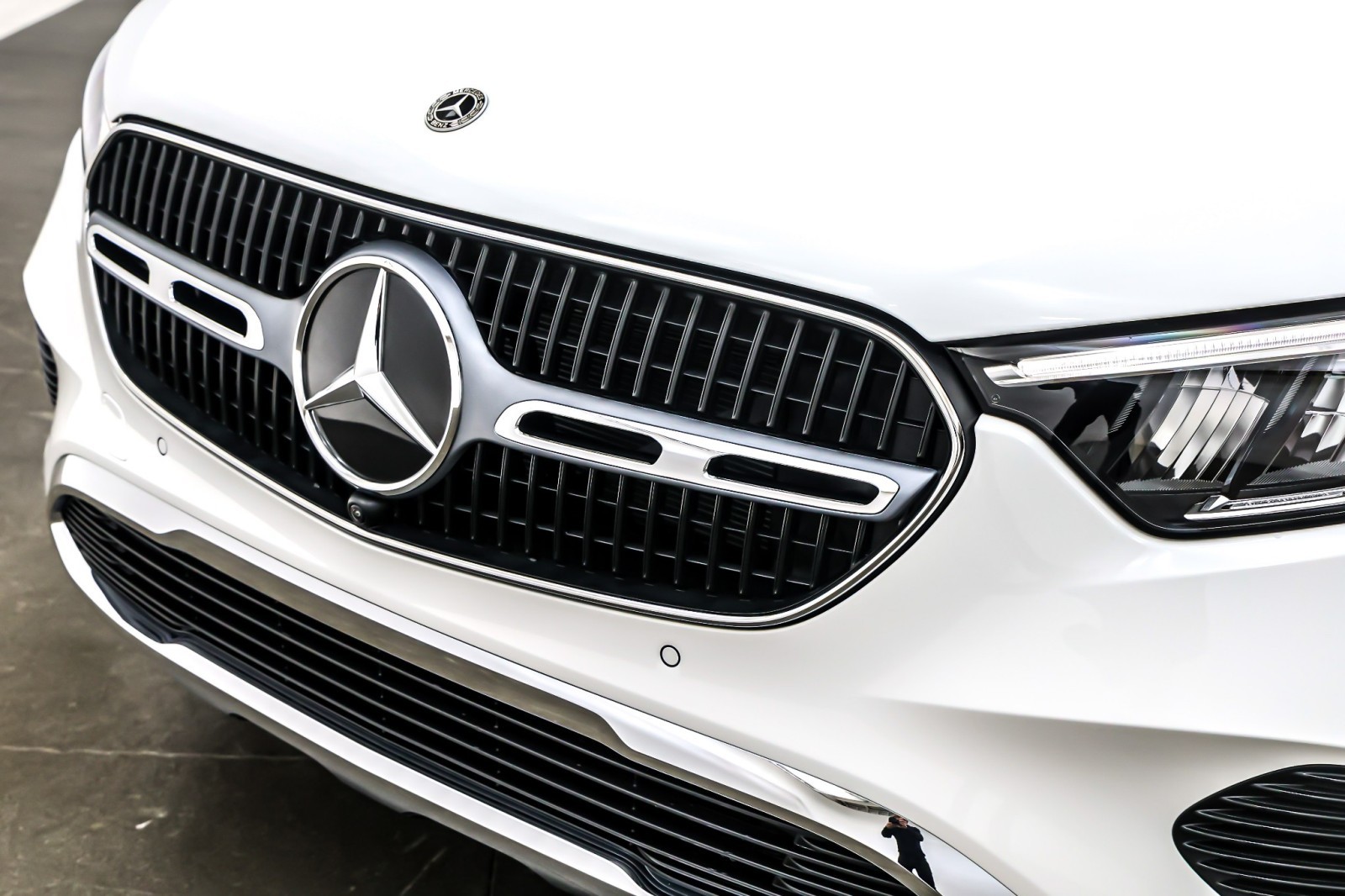 New 2026 Polar White Mercedes-Benz GLC 300 image 13