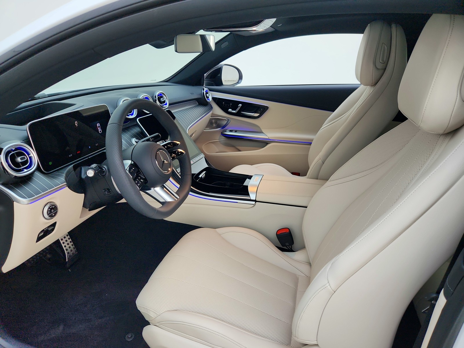 New 2026 MANUFAKTUR Moonlight White Metallic Mercedes-Benz CLE 450 4MATIC® Coupe image 15